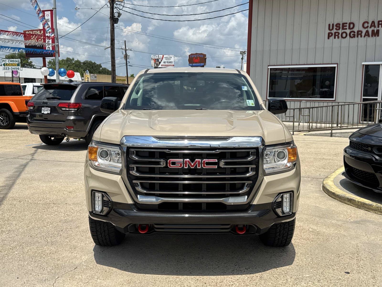 Used 2022 GMC Canyon AT4 w/ Trailering Package AWD/4WD image 2
