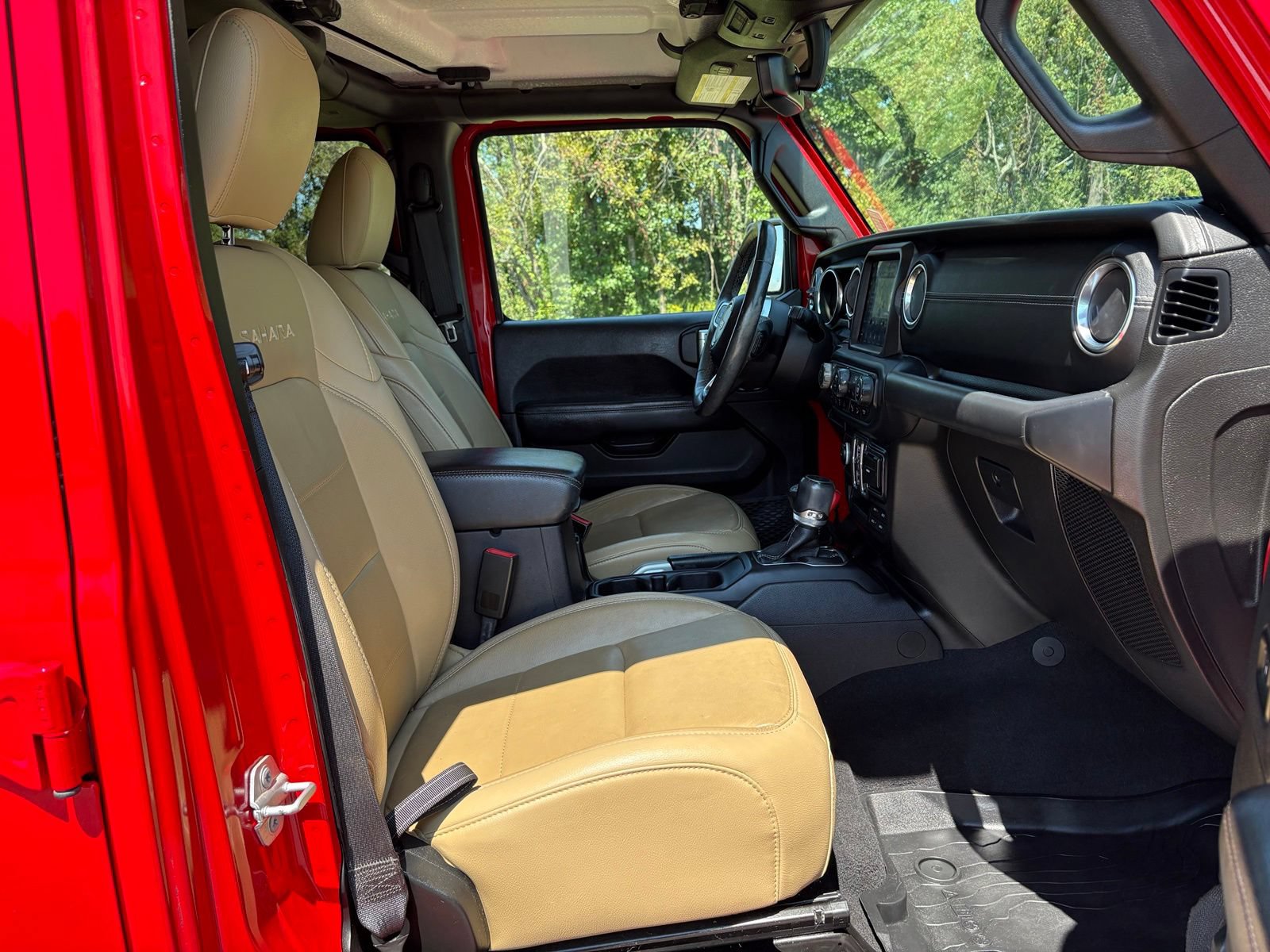Used 2019 Jeep Wrangler Unlimited Sahara AWD/4WD image 29