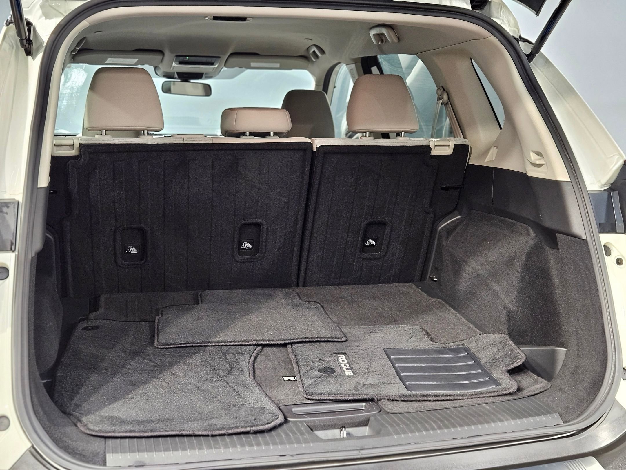 Used 2023 Nissan Rogue SV image 18