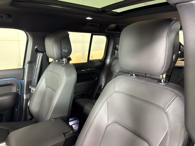 New 2026 Land Rover Defender 110 X-Dynamic SE AWD/4WD image 14