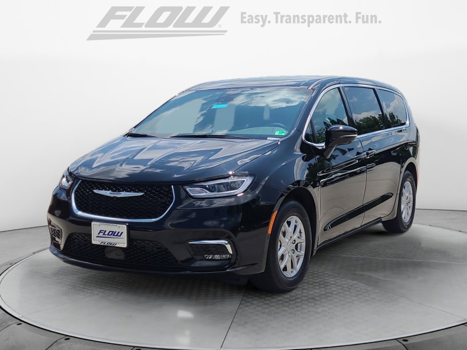 New 2025 Chrysler Pacifica Select image 3