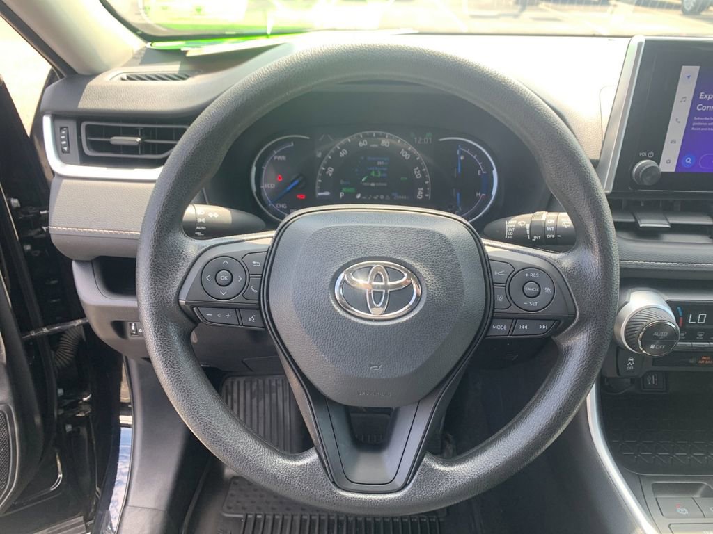 Used 2025 Toyota RAV4 XLE AWD/4WD image 26