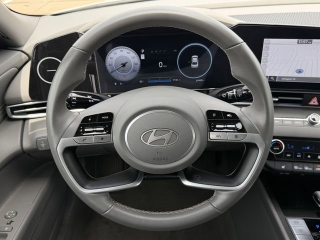 Used 2025 Hyundai Elantra SEL image 12