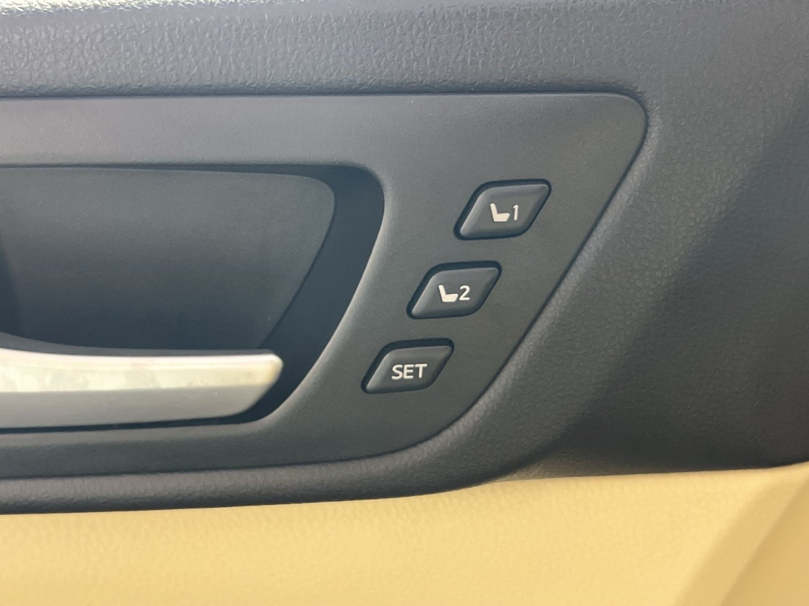 Used 2014 Toyota Highlander Limited AWD/4WD image 34