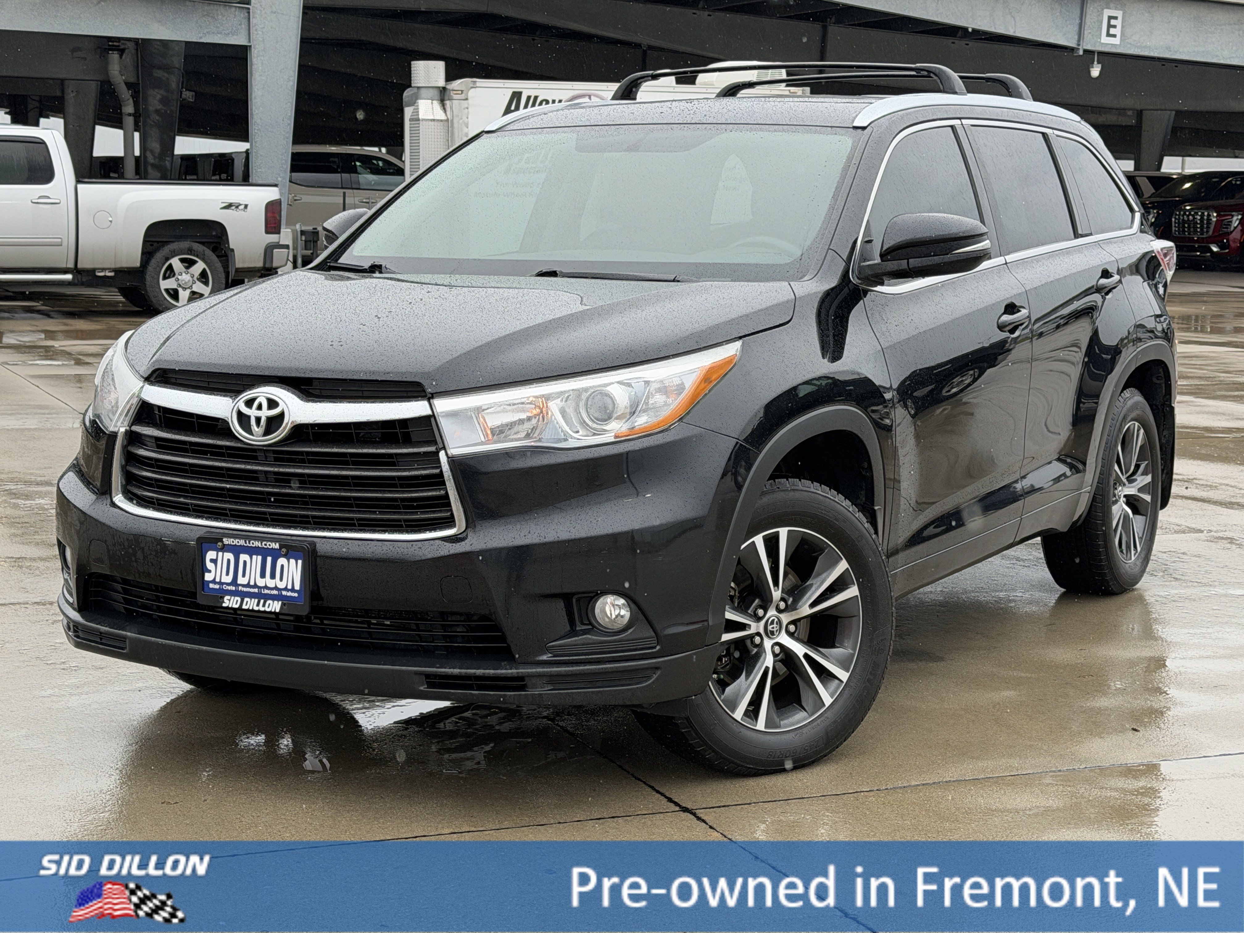 Used 2016 Toyota Highlander XLE AWD/4WD image 1