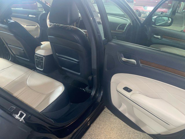 Used 2017 Chrysler 300 C Platinum w/ Safetytec Plus Group image 16