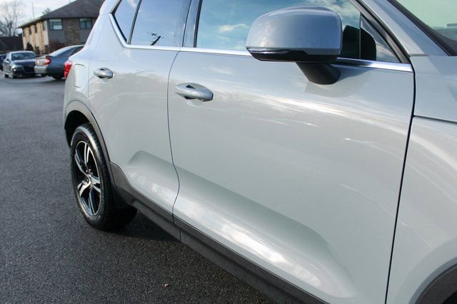 Used 2025 Volvo XC40 B5 Plus image 46