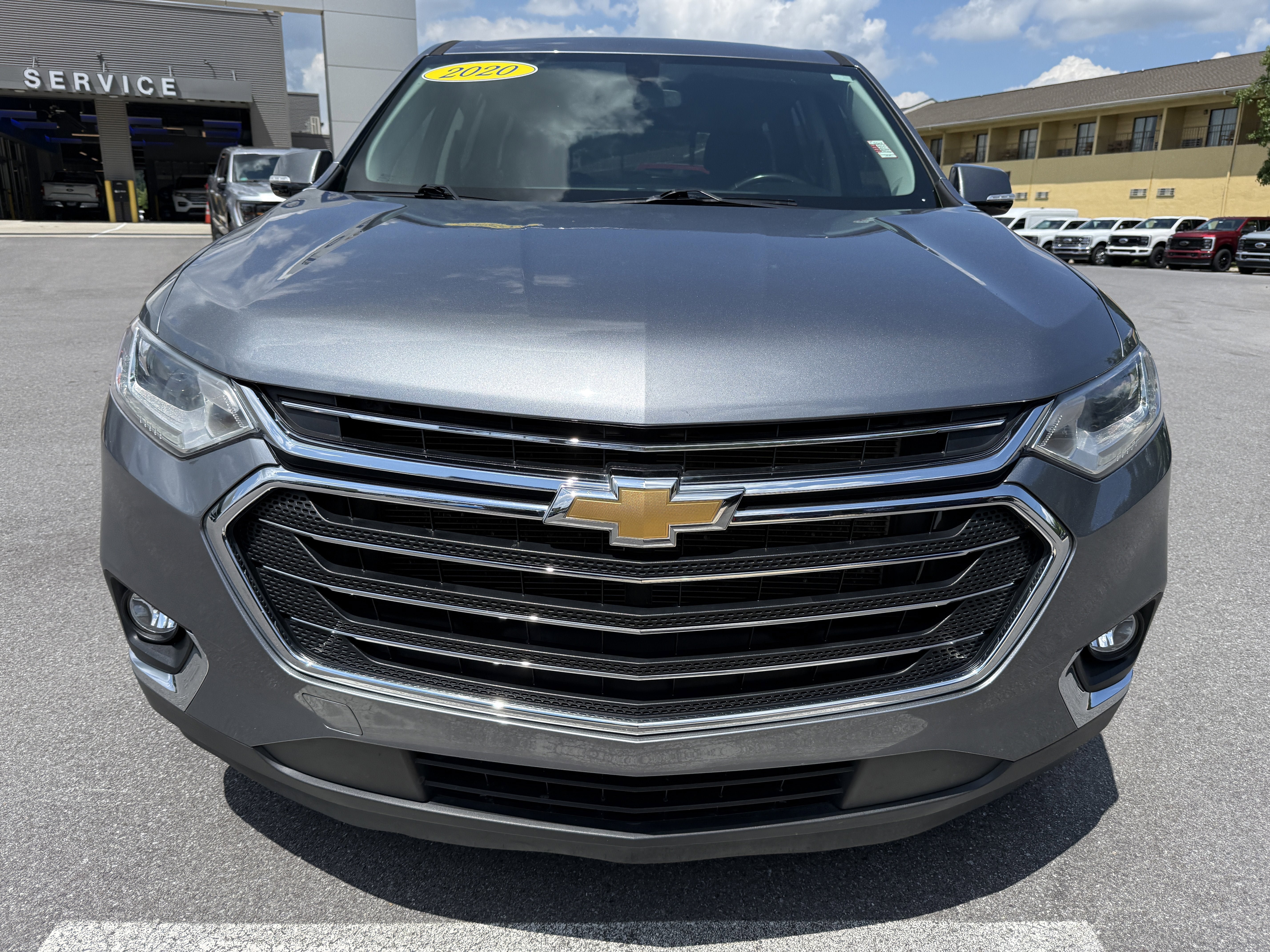 Used 2020 Chevrolet Traverse LT FWD image 2