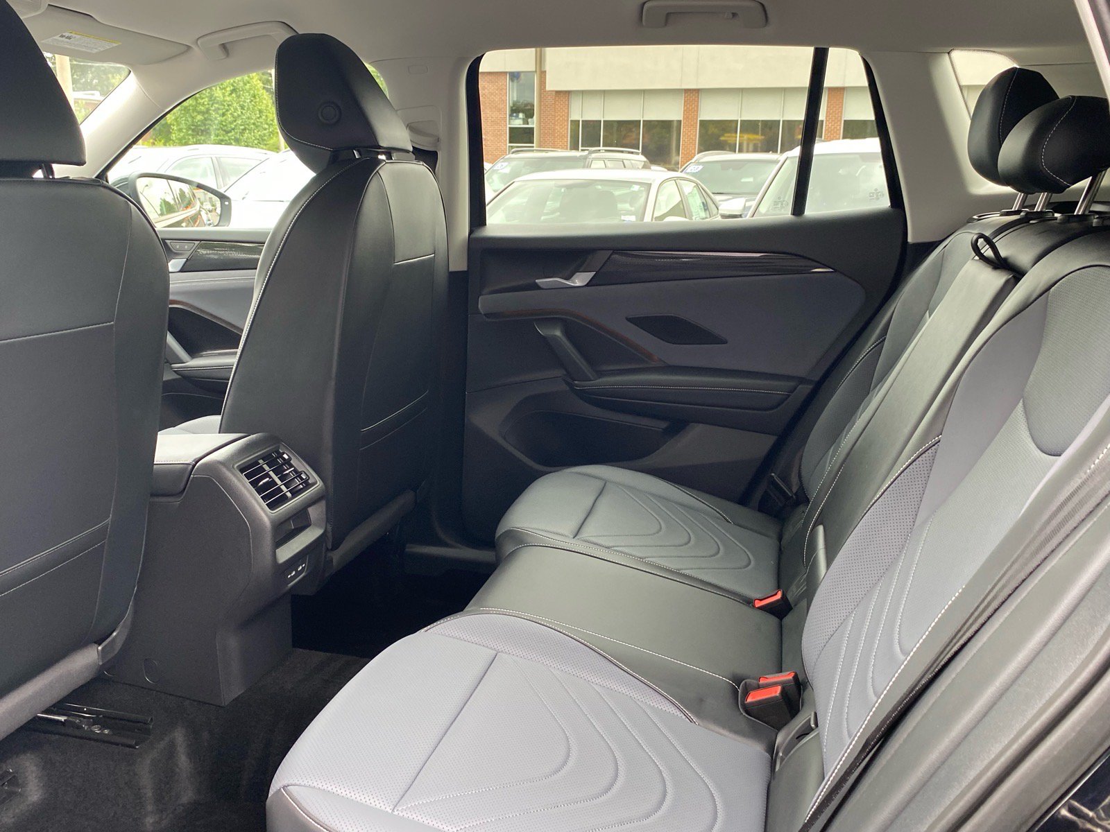 Certified 2026 Volkswagen Tiguan SE AWD/4WD image 19