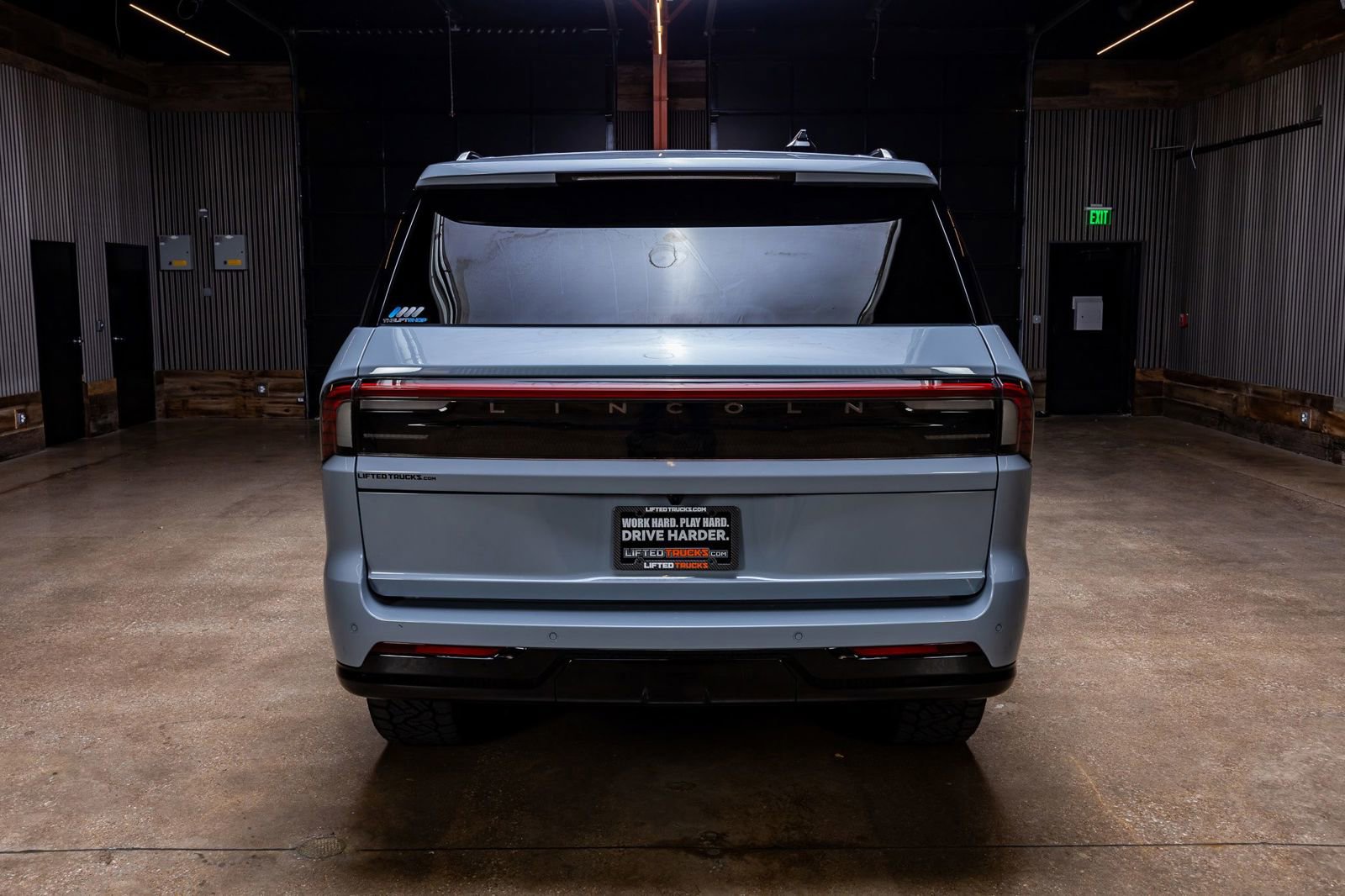 Used 2025 Lincoln Navigator L Reserve w/ Jet Appearance Package image 8