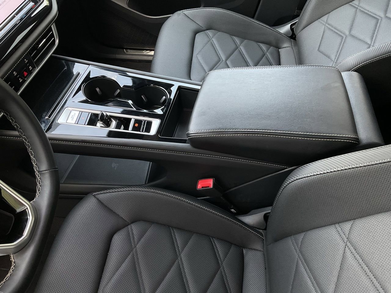 Used 2025 Volkswagen Atlas Cross Sport SE image 34