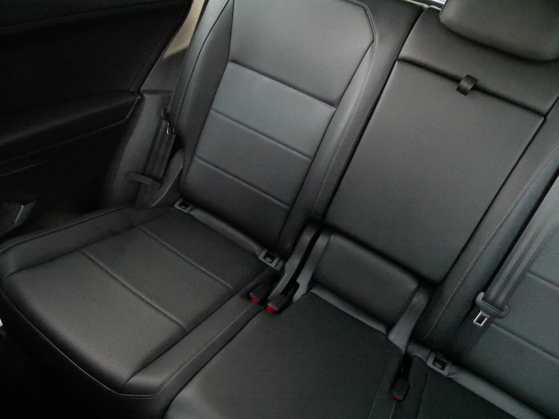 Used 2018 Volkswagen Tiguan SE w/ Panoramic Sunroof Package AWD/4WD image 12