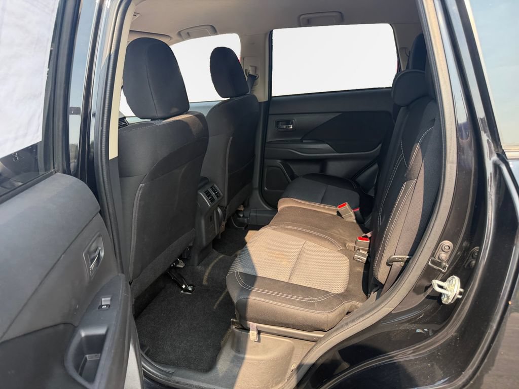 Used 2020 Mitsubishi Outlander SE AWD/4WD image 24