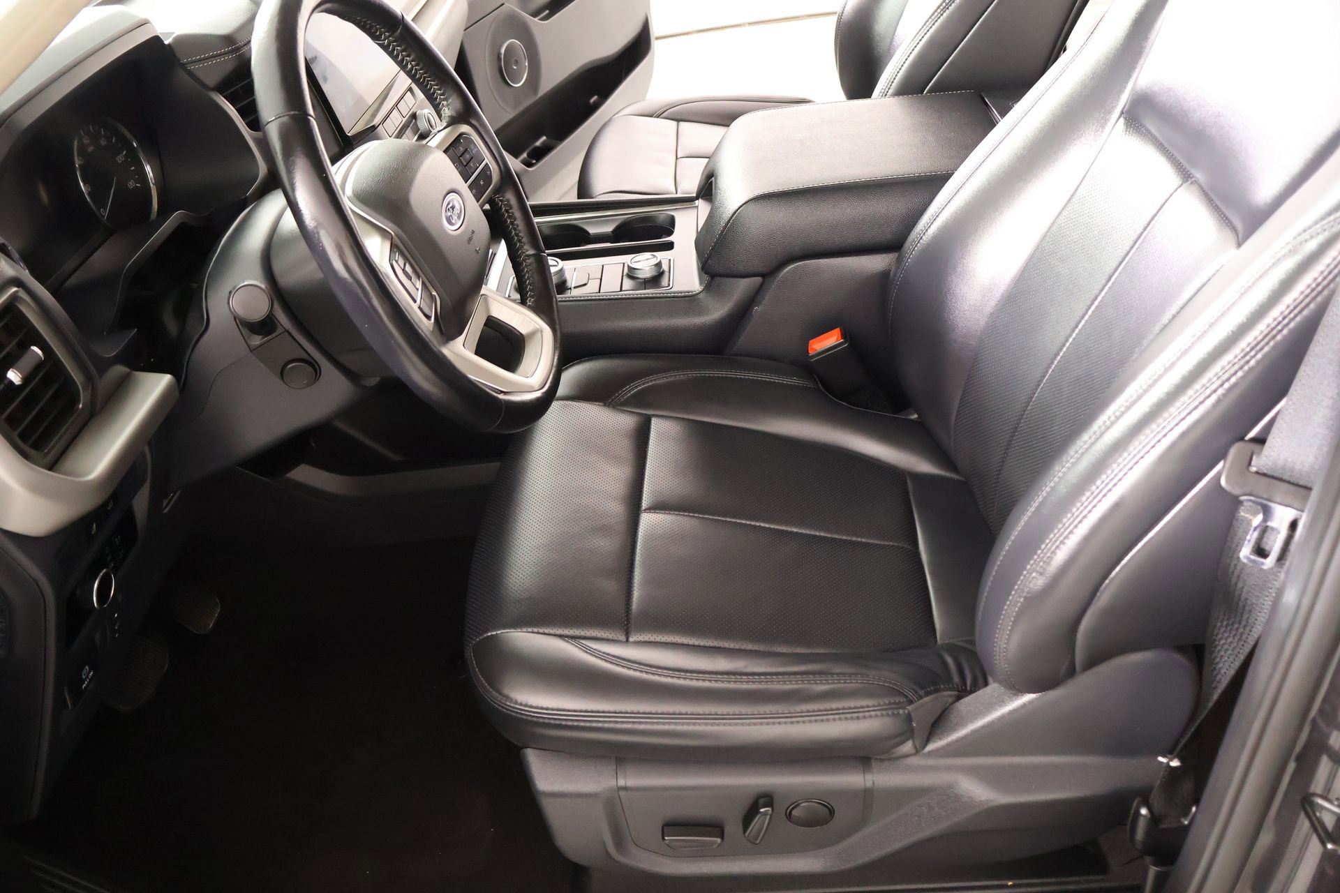 Used 2024 Ford Expedition Max XLT image 12