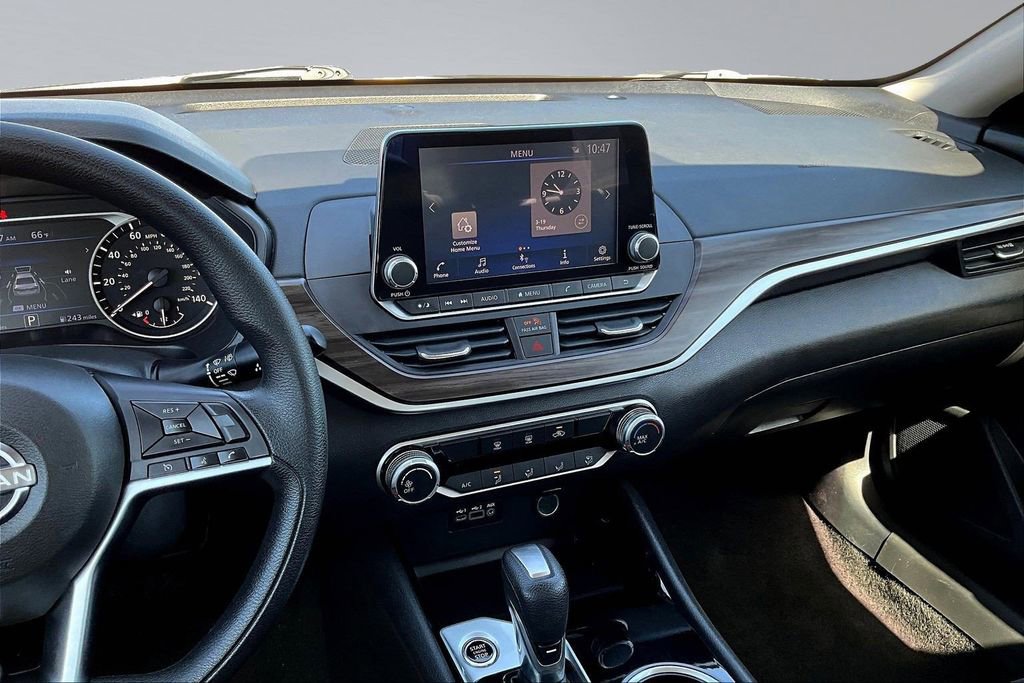 Used 2024 Nissan Altima 2.5 SV image 10