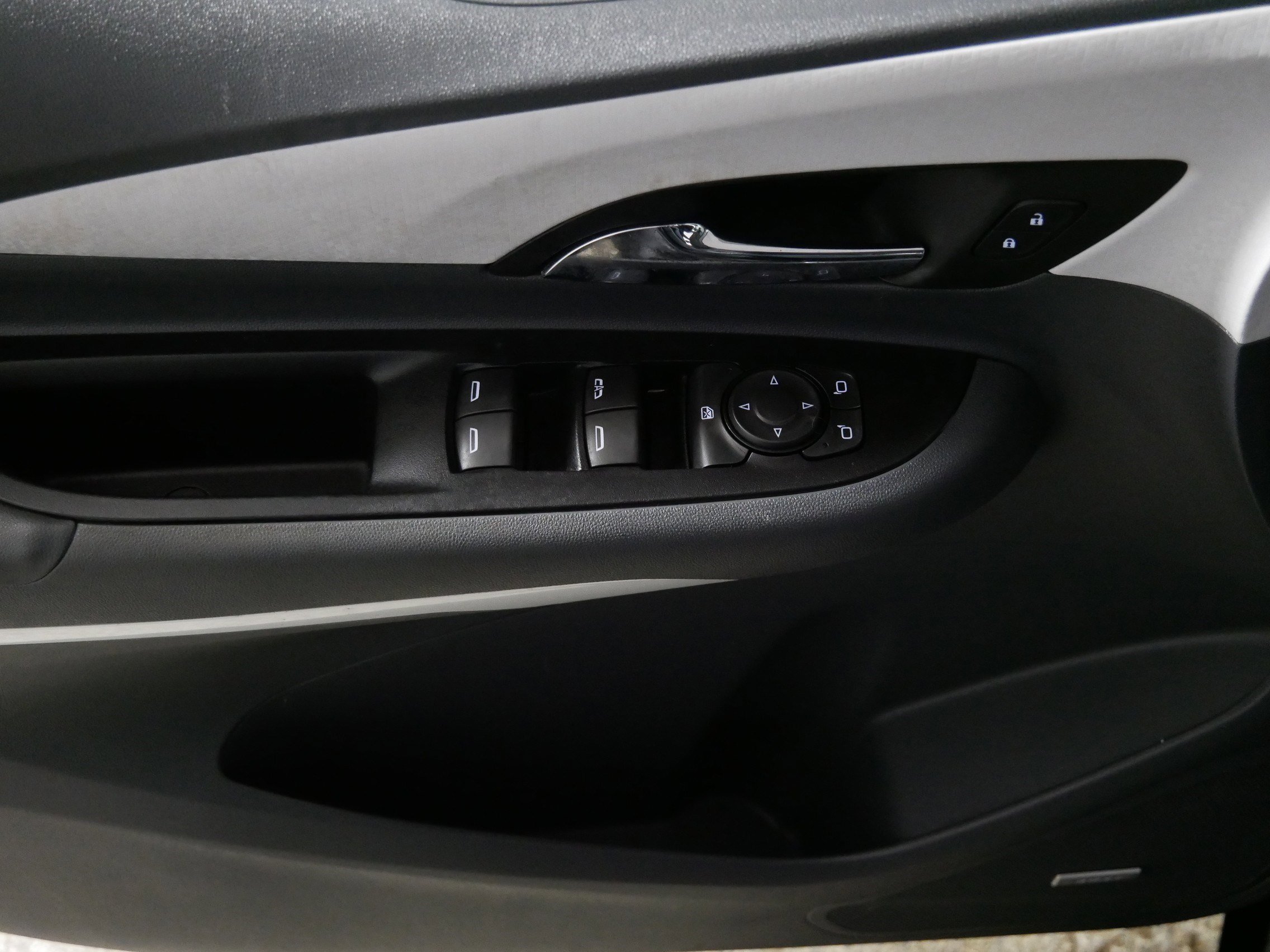 Used 2019 Chevrolet Bolt Premier w/ Infotainment Package image 19