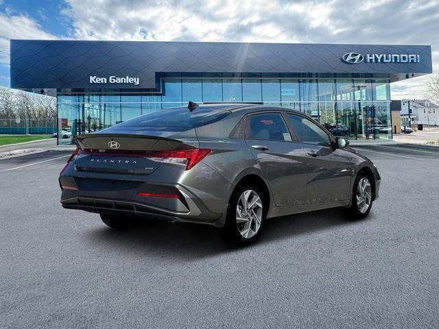 New 2025 Hyundai Elantra SEL FWD image 7