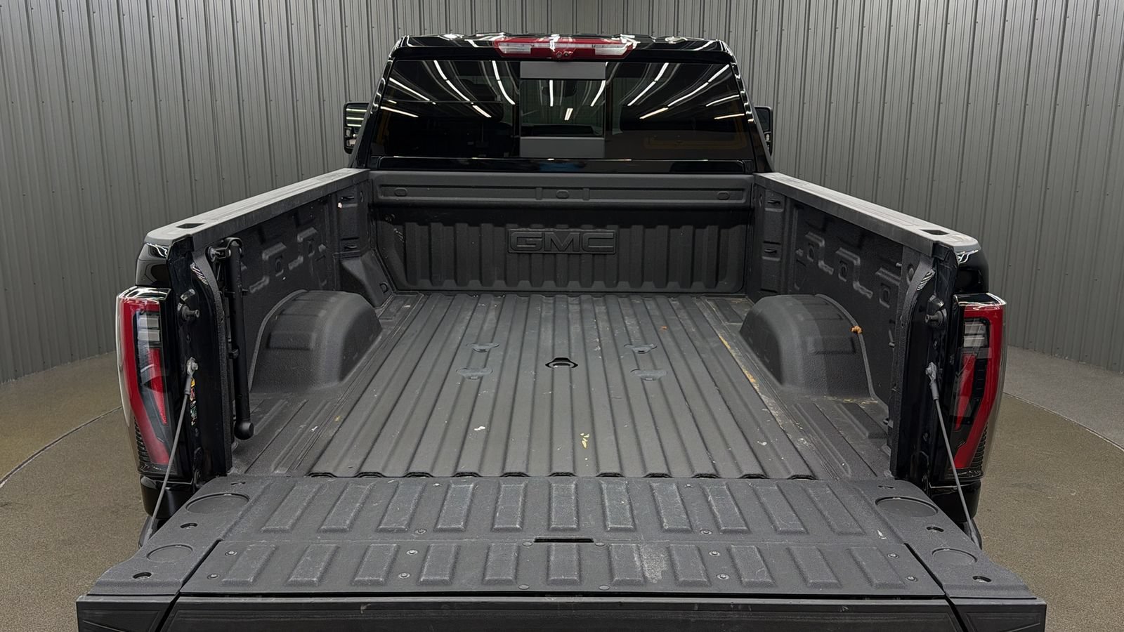Used 2025 GMC Sierra 2500 AT4 w/ AT4 Premium Plus Package AWD/4WD image 17