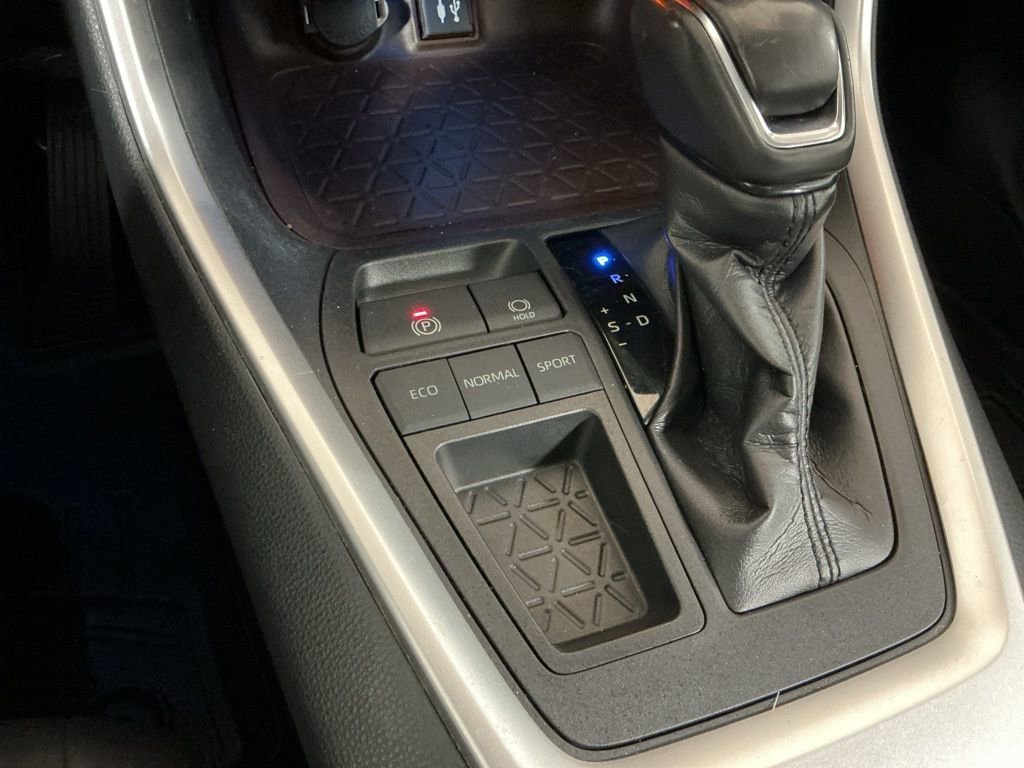 Used 2019 Toyota RAV4 Limited image 15