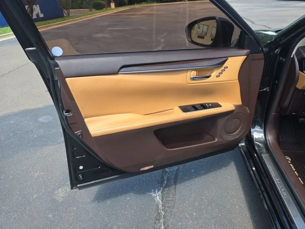 Used 2018 Lexus ES 350 w/ Luxury Package w/Wood Trim FWD image 44