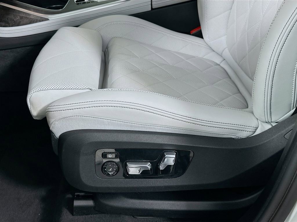 Used 2023 BMW X7 xDrive40i w/ Parking Assistance Package image 20