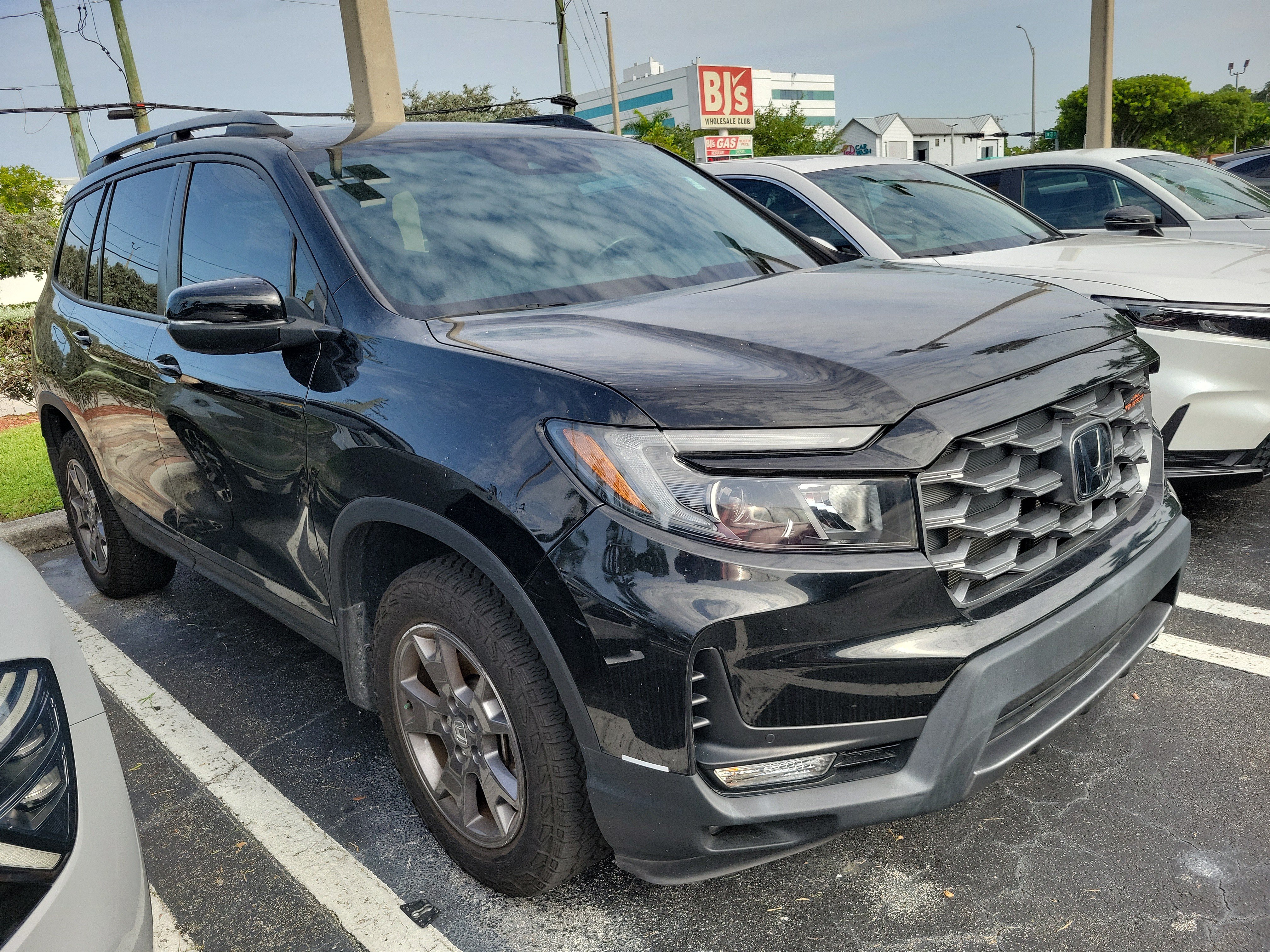 Used 2024 Honda Passport TrailSport image 2