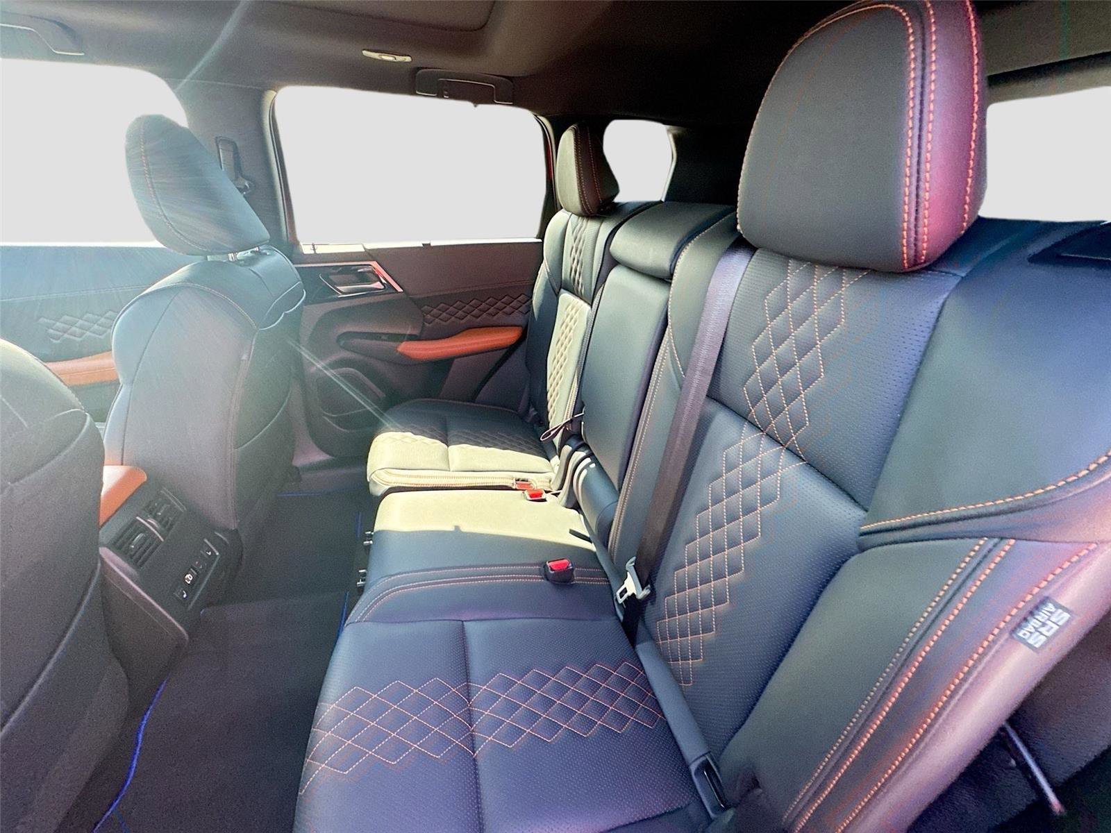 New 2025 Mitsubishi Outlander SEL image 25