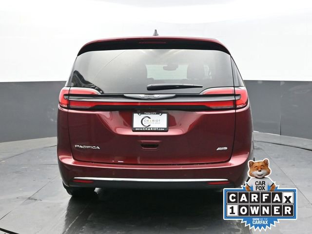 Used 2023 Chrysler Pacifica Touring-L image 6