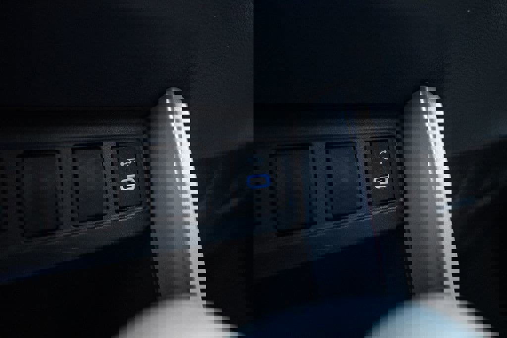 Used 2025 Toyota Corolla Cross AWD Hybrid image 25