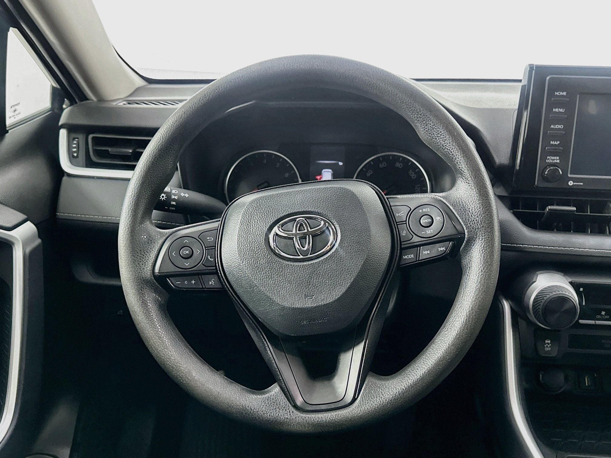 Used 2022 Toyota RAV4 LE FWD image 17