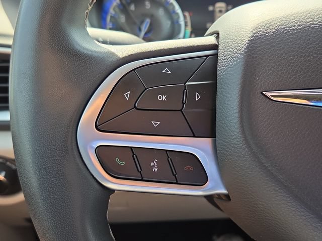 Used 2023 Chrysler Pacifica Touring-L FWD image 24
