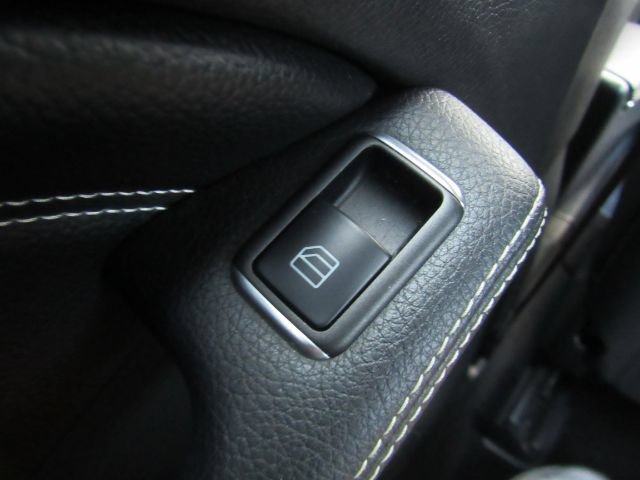 Used 2020 Mercedes-Benz GLA 250 w/ Premium Package image 32