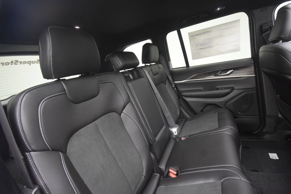 New 2027 Jeep Grand Cherokee Altitude AWD/4WD image 20