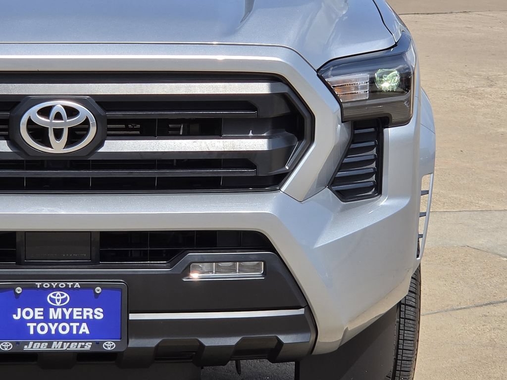 Used 2026 Toyota Tacoma SR5 AWD/4WD image 4