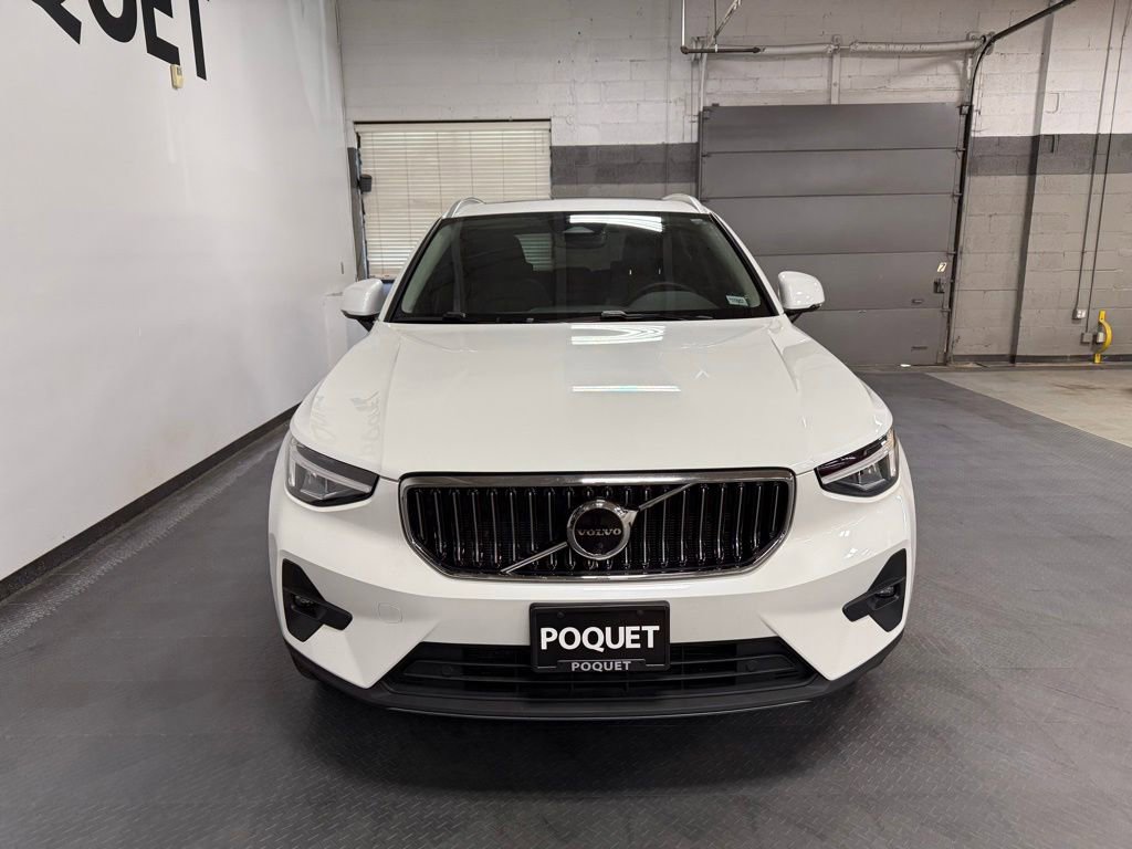 Used 2023 Volvo XC40 B5 Plus w/ Climate Package AWD/4WD image 3