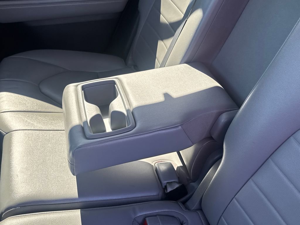 Used 2022 Toyota Highlander XLE AWD/4WD image 39