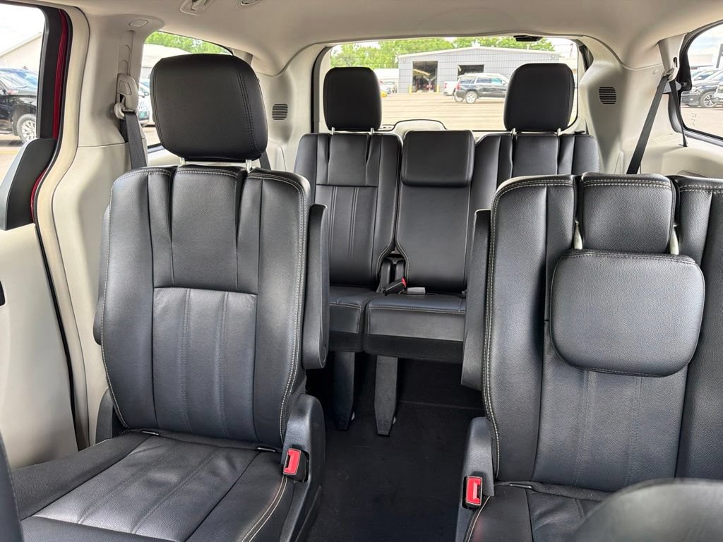 Used 2014 Chrysler Town & Country Touring FWD image 31