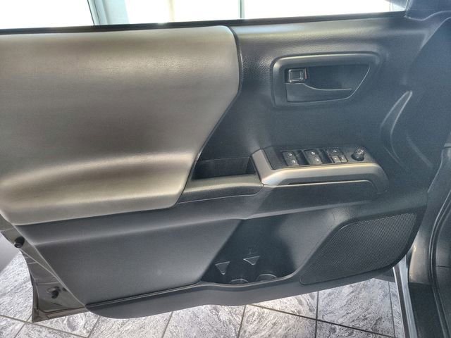 Used 2019 Toyota Tacoma SR5 RWD image 13