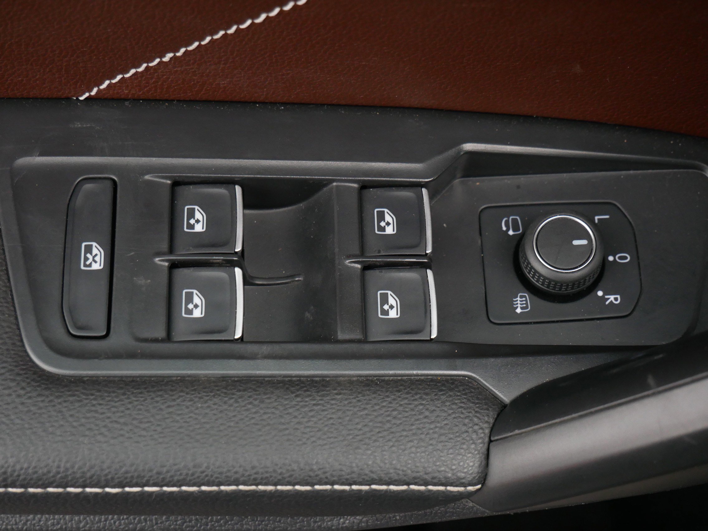 Used 2022 Volkswagen Tiguan SEL R-Line image 20