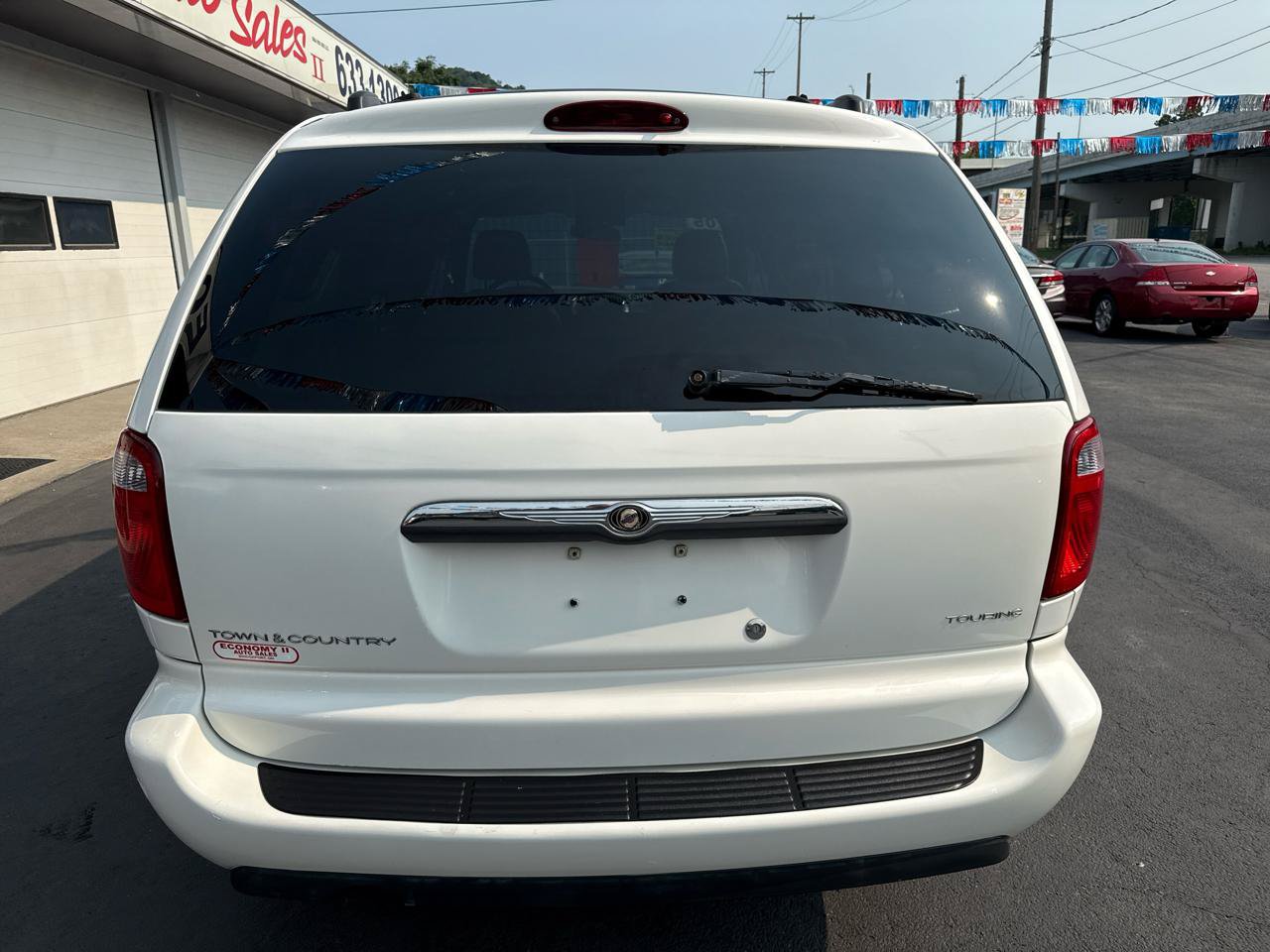 Used 2005 Chrysler Town & Country Touring FWD image 4