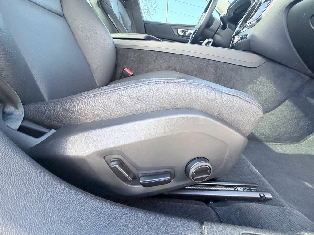 Used 2025 Volvo V60 B5 Cross Country Plus image 23