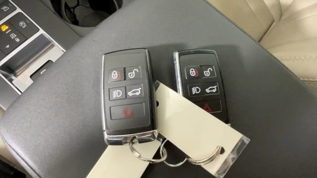 Used 2020 Land Rover Discovery SE AWD/4WD image 30