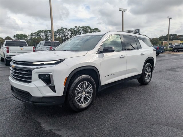 Used 2025 Chevrolet Traverse LT image 7