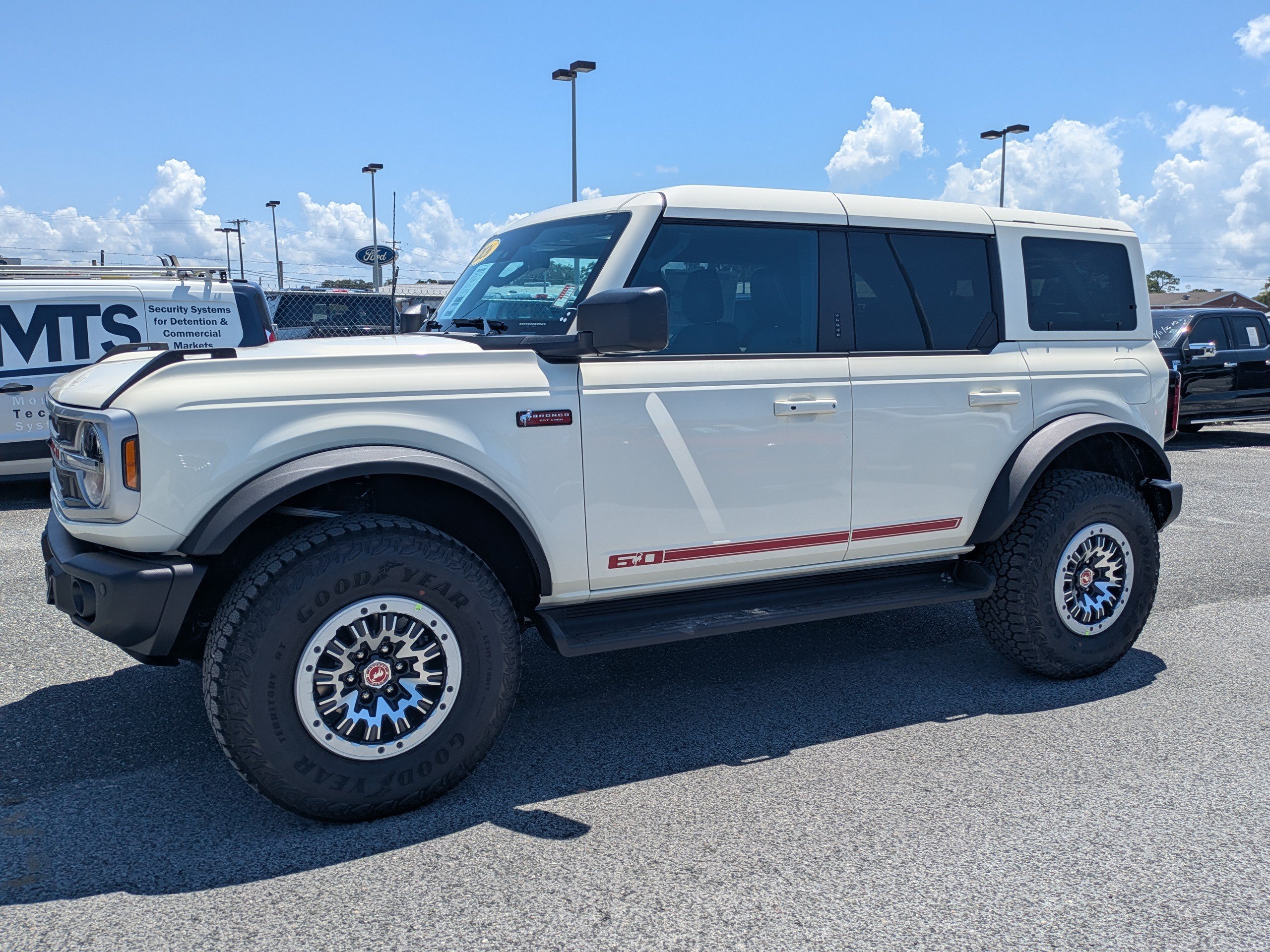 New 2026 Ford Bronco Outer Banks w/ Sasquatch Package AWD/4WD image 8
