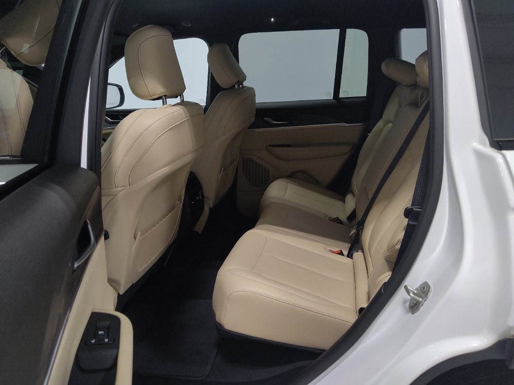 Used 2023 Jeep Grand Cherokee Limited AWD/4WD image 18