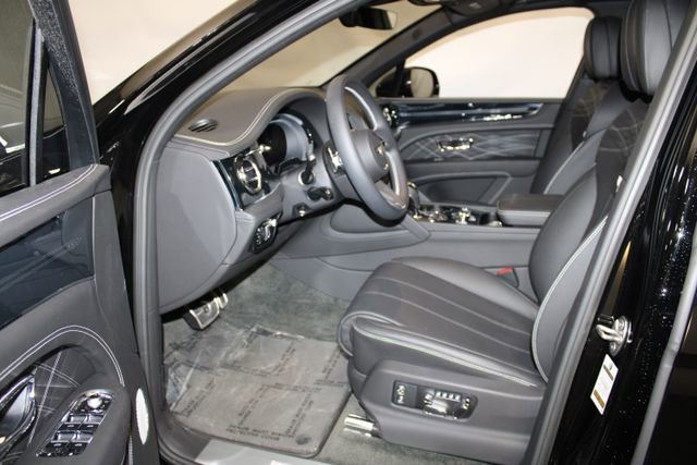 Used 2023 Bentley Bentayga Extended Wheelbase image 7
