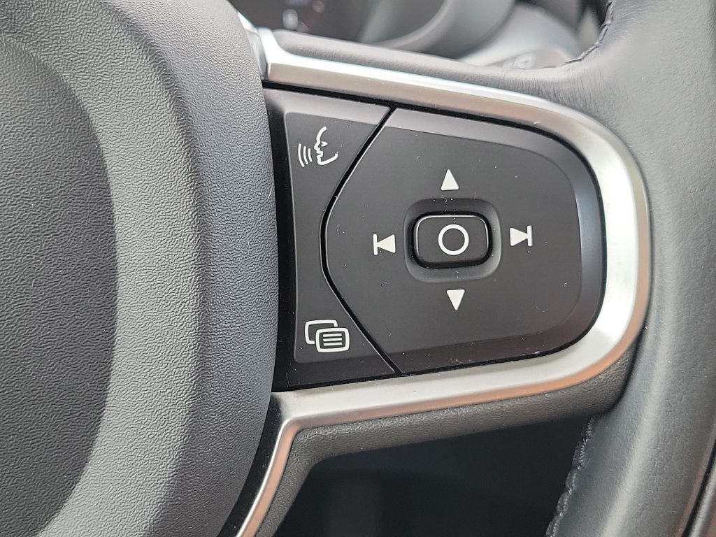 Used 2019 Volvo XC60 T6 Momentum w/ Multimedia Package AWD/4WD image 23