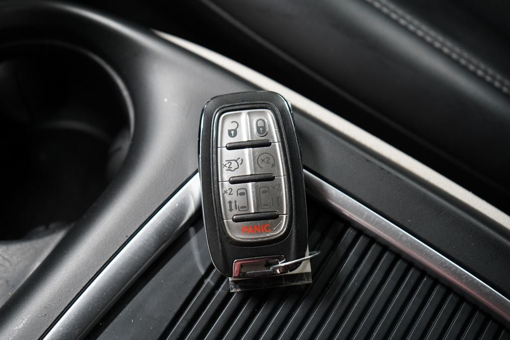 Used 2023 Chrysler Pacifica Touring-L FWD image 23