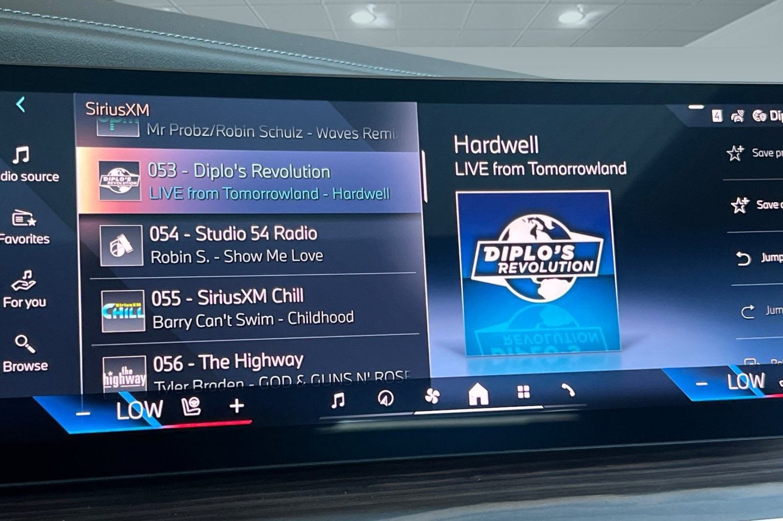 New 2025 BMW 740i image 22