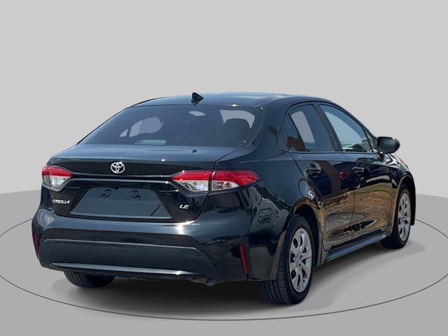 Used 2022 Toyota Corolla LE FWD image 2